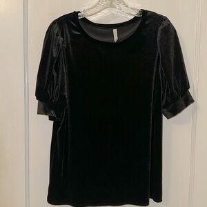 Acting Pro Black Velveteteen Short-Sleeved Top, Size L